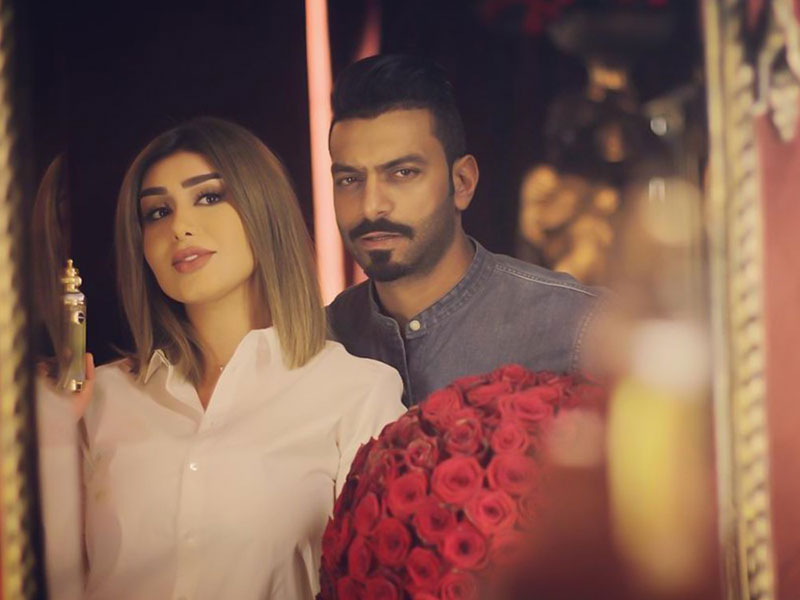 اضغط لمشاهدة الفيديو: موقف مفاجئ يتسبب في إحراج زوج هنادي الكندري في عيد زواجهما